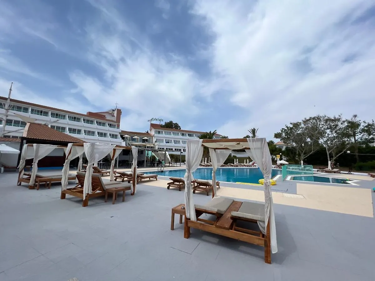 פרוטאראס Adelais Bay Hotel
