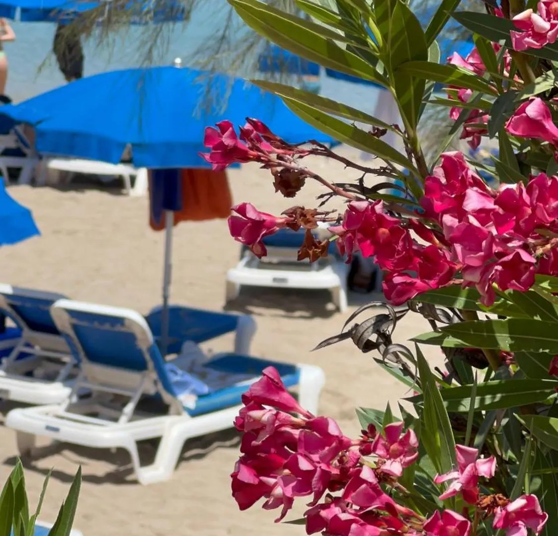 פרוטאראס Adelais Bay Hotel
